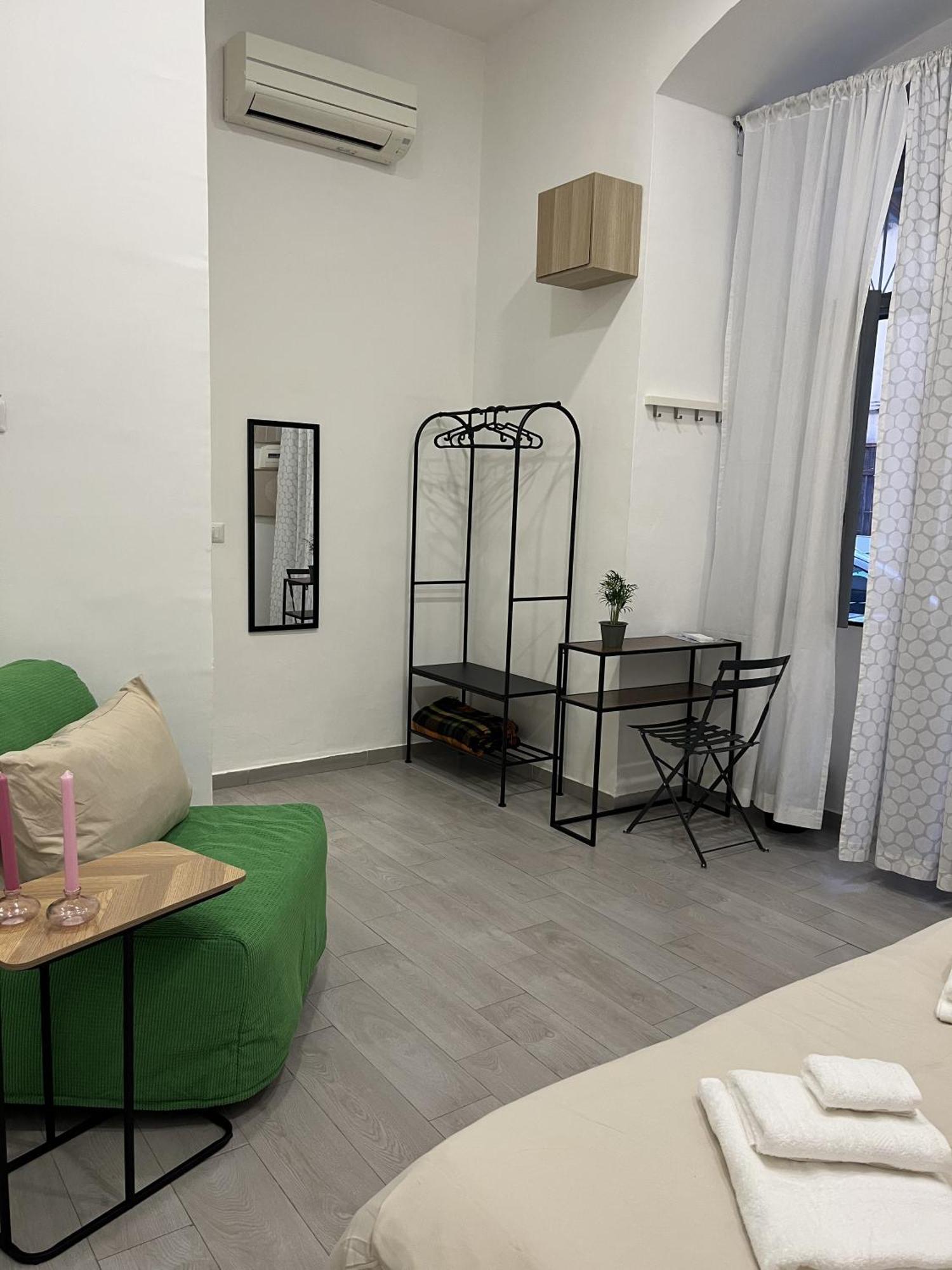 Bassetto 013 Bed & Breakfast เนเปิลส์ ภายนอก รูปภาพ