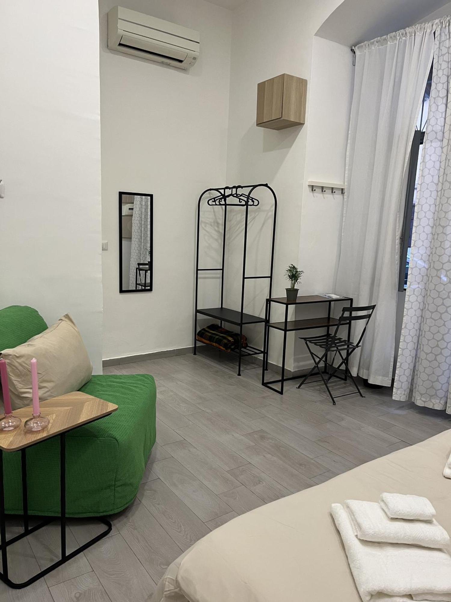 Bassetto 013 Bed & Breakfast เนเปิลส์ ภายนอก รูปภาพ